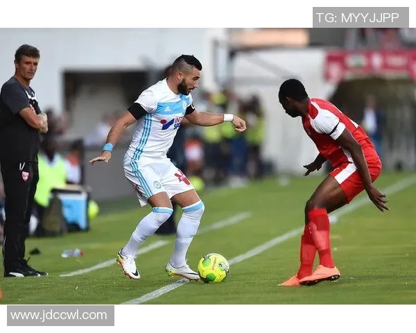 尼姆与洛里昂历史交锋回顾及球队发展历程探讨